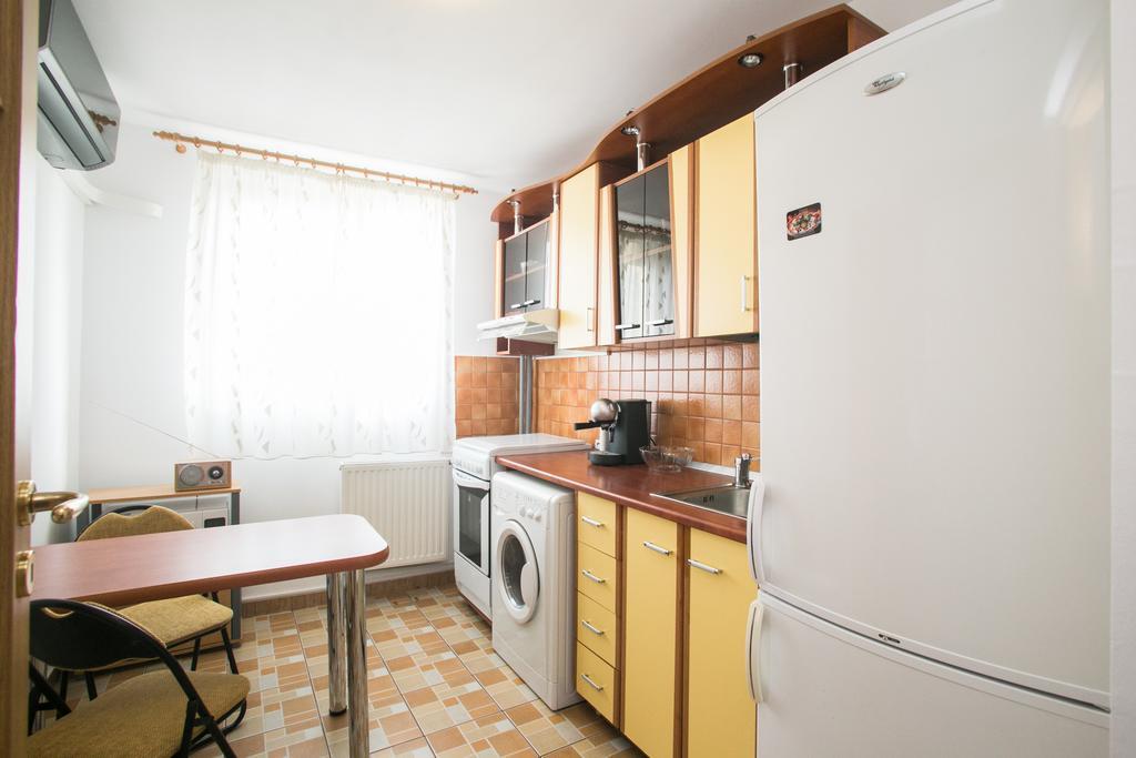 Sky Residence Boekarest Kamer foto