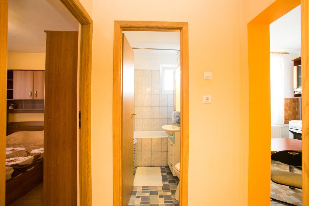 Sky Residence Boekarest Kamer foto