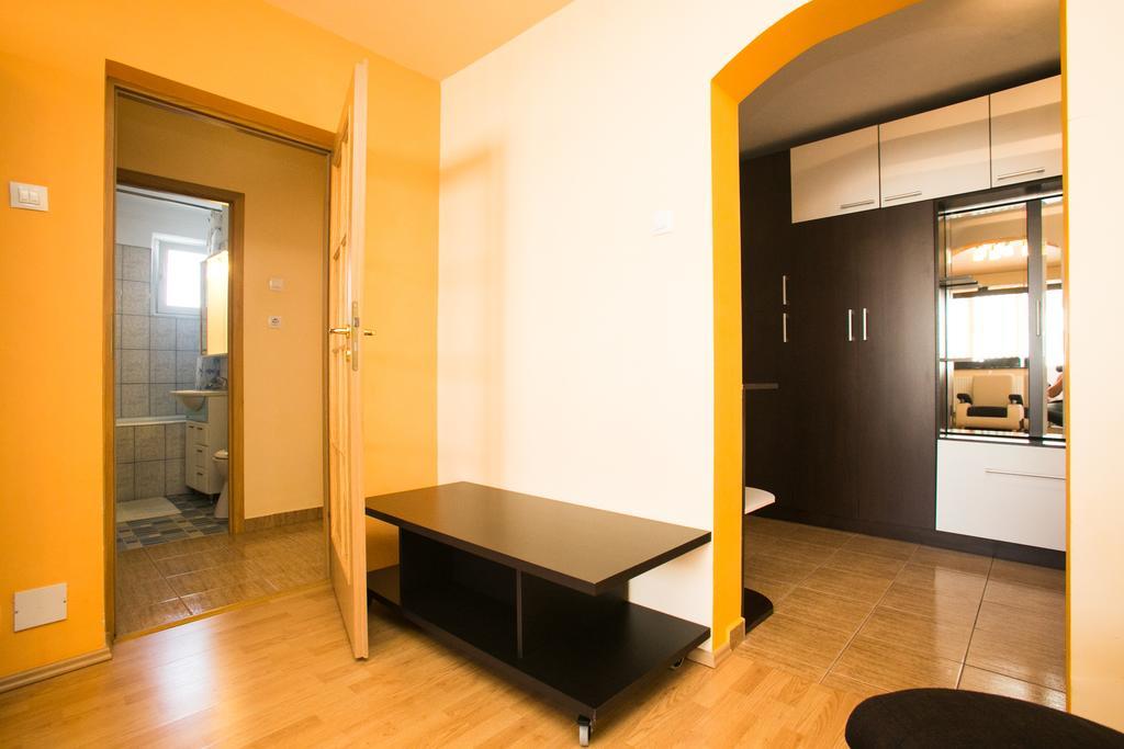 Sky Residence Boekarest Kamer foto